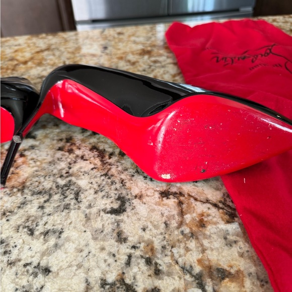 CHRISTIAN LOUBOUTIN
Pigalle patent leather heels
42 EU
Very good condition - Picture 10 of 10